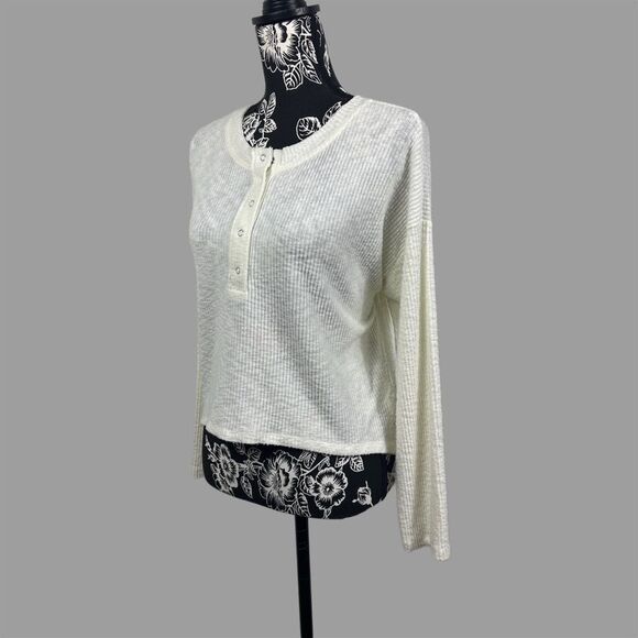 Women's High-Low Style Henley Scoop Neck Sweater - Cream Color - Picture 2 of 5